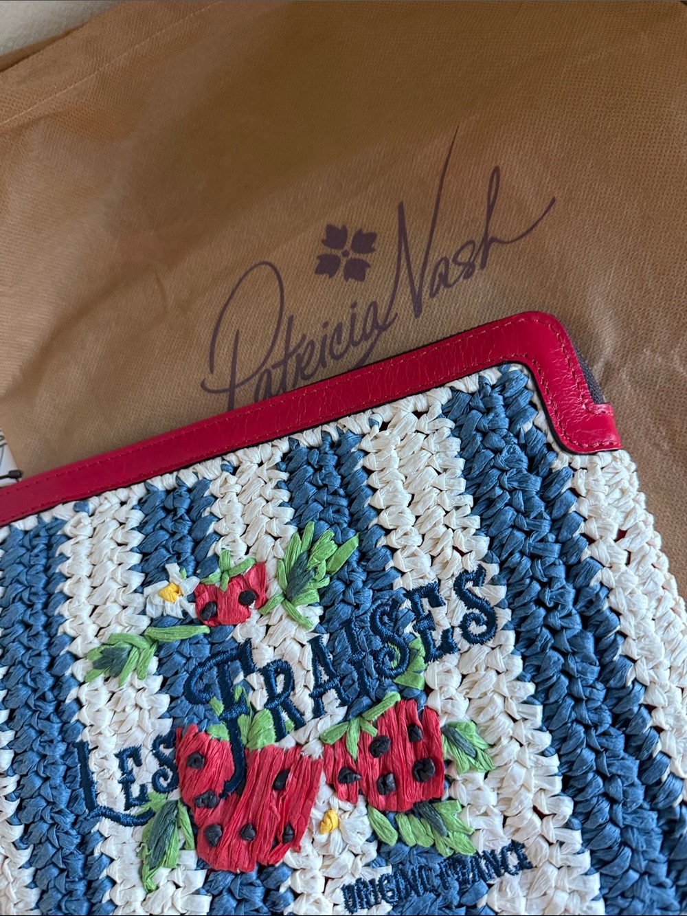 Patricia Nash Les FRAISES strawberry Wristlet clutch NWT - Picture 8 of 16